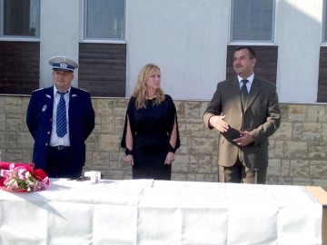 Vrabie, trup şi suflet alături de elevi: La Peştera, educaţia primează!