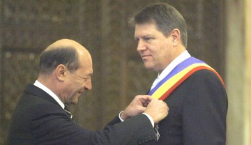 Băsescu: Iohannis îi poate lua la el în case pe refugiați