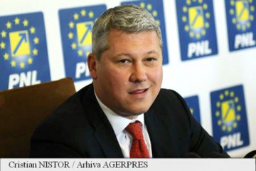 Predoiu cere demisiile lui Bănicioiu şi Ciurchea „pentru degringolada cardului de sănătate”