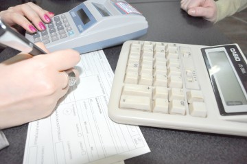 Zeci de persoane, cercetate pentru infracţiuni economice