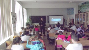 Siguranţa în şcoli, în atenţia Poliţiei Române