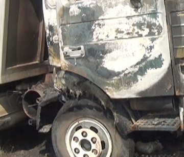 Un camion plin cu berbecuţi a luat foc pe DN 2A