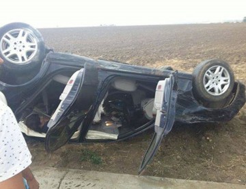 Un şofer s-a răsturnat cu maşina la ieşire din Medgidia