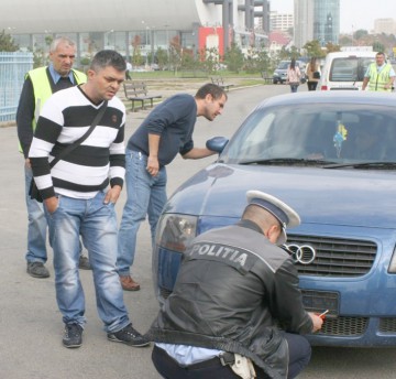Ideea năstruşnică a unui bărbat din Medgidia l-a băgat la „răcoare”: a jonglat cu plăcuţele de înmatriculare