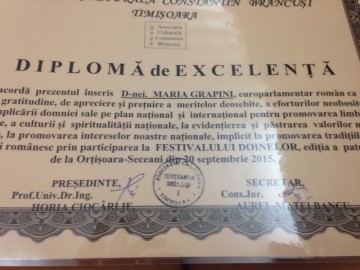 E PE BUNE! SĂ ÎŢI DAI PALME ŞI ALTA NU: Grapini a primit diplomă pentru promovarea limbii române!