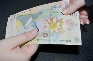 Salariul mediu brut a crescut anul trecut cu 7,6%