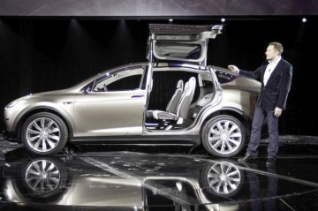 Tesla a lansat primul SUV electric din lume