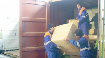Mărfuri contrafăcute găsite într-un container sosit din China, în Portul Constanţa