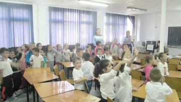 Elevii Şcolii nr. 20, vizitaţi de oamenii legii