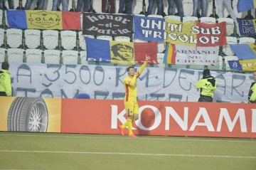 România s-a calificat cu emoţii la EURO, după 3-0 în Feroe. Ce ne aşteaptă în Franţa