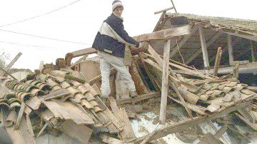 După ploaia care a distrus zeci de case din Corbu, Lafarge se apucase să astupe unicul șanț de scurgere care poate ține departe o nouă viitură