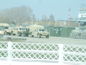 O firmă din Constanţa construieşte un teren de volei la baza militară americană de la Kogălniceanu
