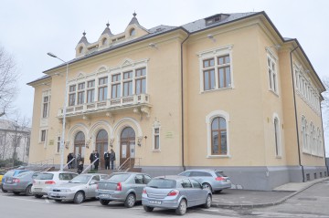 Un individ din Palas, trimis în judecată pentru mai multe înşelăciuni