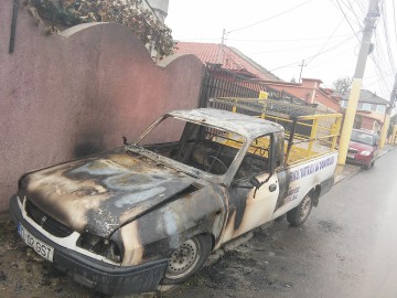 Caz suspect în Coiciu! Două maşini ale aceluiaşi proprietar, mistuite de flăcări