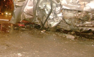 Un militar de la Kogălniceanu a ajuns la spital: s-a izbit cu maşina de o betonieră!
