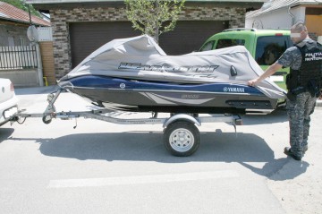 Poliţiştii de la Garda de Coastă au descins la domiciliile unor braconieri