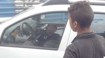 Belea pe capul unui bărbat din Ostrov: hoţii i-au golit 4 maşini!
