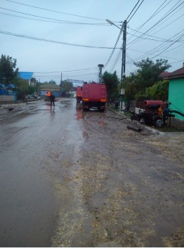 Ploaia a făcut ravagii la Crucea. Mai multe gospodării și fântâni din satele Stupina și Băltăgești au fost inundate