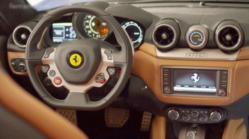 Două mașini sport Ferrari scoase la licitație