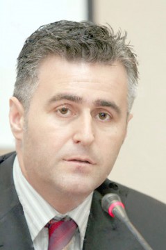Controversatul Lucian Orban construieşte două blocuri