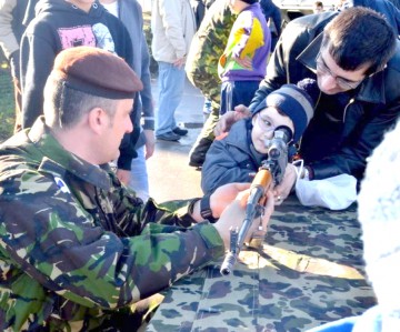 Expoziție de tehnică militară, duminică, în Piaţa Ovidiu