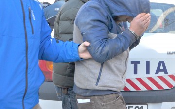 Cercetaţi de poliţiştii din Tuzla pentru furt