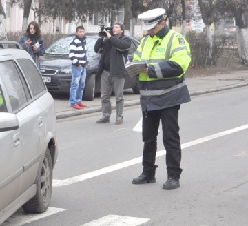 Un tânăr a fost prins de trei ori la volan fără permis de conducere şi băut, dar e liber!