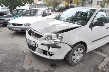 Accident rutier în zona Far: trei maşini au intrat în coliziune