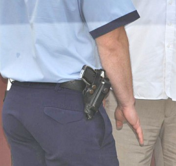 Individul care a agresat un poliţist la Ion Corvin a fost arestat