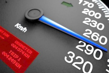 O femeie care conducea cu viteza de 204 km/ h, depistată pe autostrada