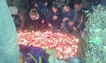 Constănţenii au aprins lumânări în memoria victimelor de la Club Colectiv