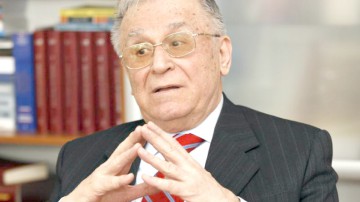 Iliescu: Ne aflăm într-un moment critic în dezvoltarea regimului politic românesc; pe cine reprezintă un guvern de 