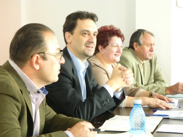 Partidul România Unită şi-a prezentat liderii din Ovidiu şi Mangalia. Bădrăgan, în cărţi pentru Primăria Constanţa