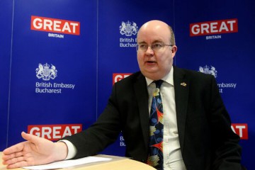 Vizită diplomatică la Cernavodă: Ambasadorului Marii Britanii merge la adăpostul de animale Footprints of Joy!