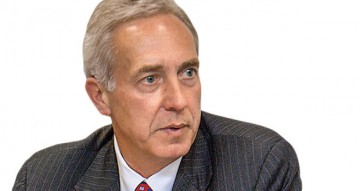 Ambasadorul SUA a mers la locul tragediei, unde a adus flori şi a aprins lumânări