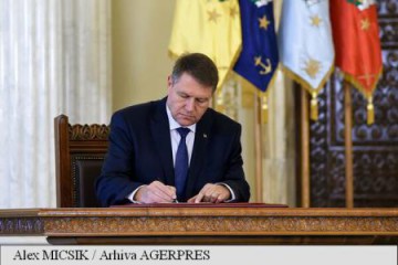 Klaus Iohannis, despre criza dezinfectanţilor: CSAT, pe 27 mai. Apar pagube din cauza corupţiei