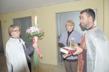 O fetiţă abandonată în Spitalul Judeţean, botezată de Sfinţii Arhangheli Mihail şi Gavril
