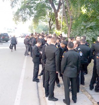 Asociaţia Suflete Deschise şi Arimex Comexim oferă sprijin material pentru înmormântarea victimelor incendiului din Clubul Colectiv