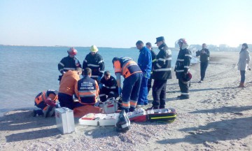 Descoperire macabră: cadavrul unei femei din Ploieşti plutea în apele mării
