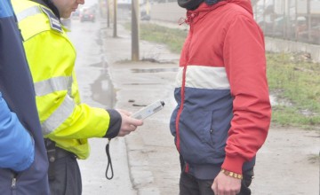 Tânărul prins de trei ori la volan fără permis şi băut, la un pas de libertate