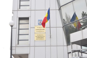 Trimişi în judecată pentru trafic de droguri