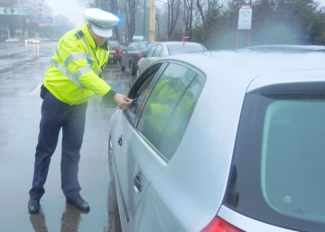 Incredibil! Un minor a fost prins la volan: conducea maşina fratelui său