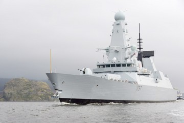 Secretarul de stat Ioniţă, în vizită la bordul navei britanice HMS DUNCAN