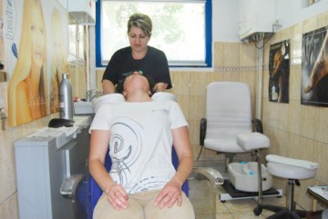 Constănţencele au dat buluc în saloanele de înfrumuseţare: se pregătesc de sărbători!