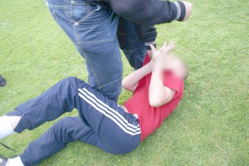 Poliţist AMENINŢAT cu o şurubelniţă de scandalagiii din Ţepeş Vodă