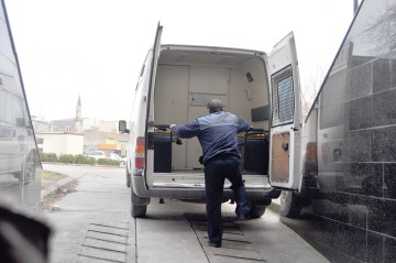 Condamnaţi la închisoare, prinşi de poliţiştii constănţeni