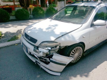 Un şofer neatent a ieşit cu maşina în decor, pe DN3