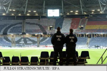 ALERTĂ TERORISTĂ! MECIUL DINTRE GERMANIA ŞI OLANDA, ANULAT! O bombă urma să explodeze pe stadionul în care se afla și Angela Merkel