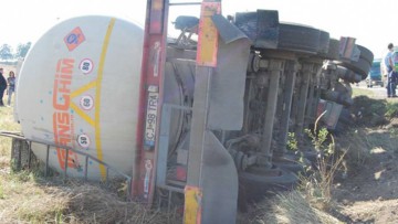 O cisternă încărcată cu GPL s-a răsturnat la Lunca Corbului