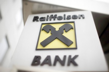 Raiffeisen ar putea fuziona cu două dintre firmele mamă